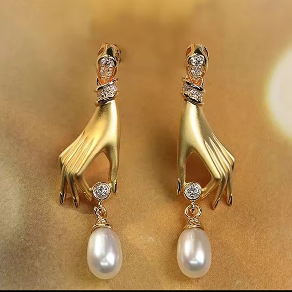 Elegant Gold and Pearl Drop Earrings - Picture 4 of 7